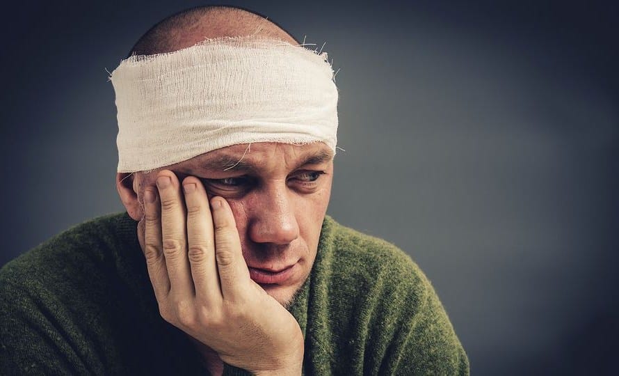 bigstock-Head-tied-up-by-bandage-121780331 - Γεώργιος Σάμπαλης Χτύπημα στο κεφάλι